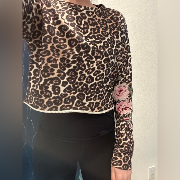 AFRM cheetah print long sleeve crop with embroidered flowers - Picture 2 of 4
